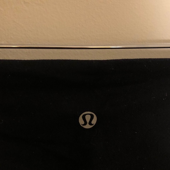 Lululemon Cropped Leggings in Black - Picture 3 of 5
